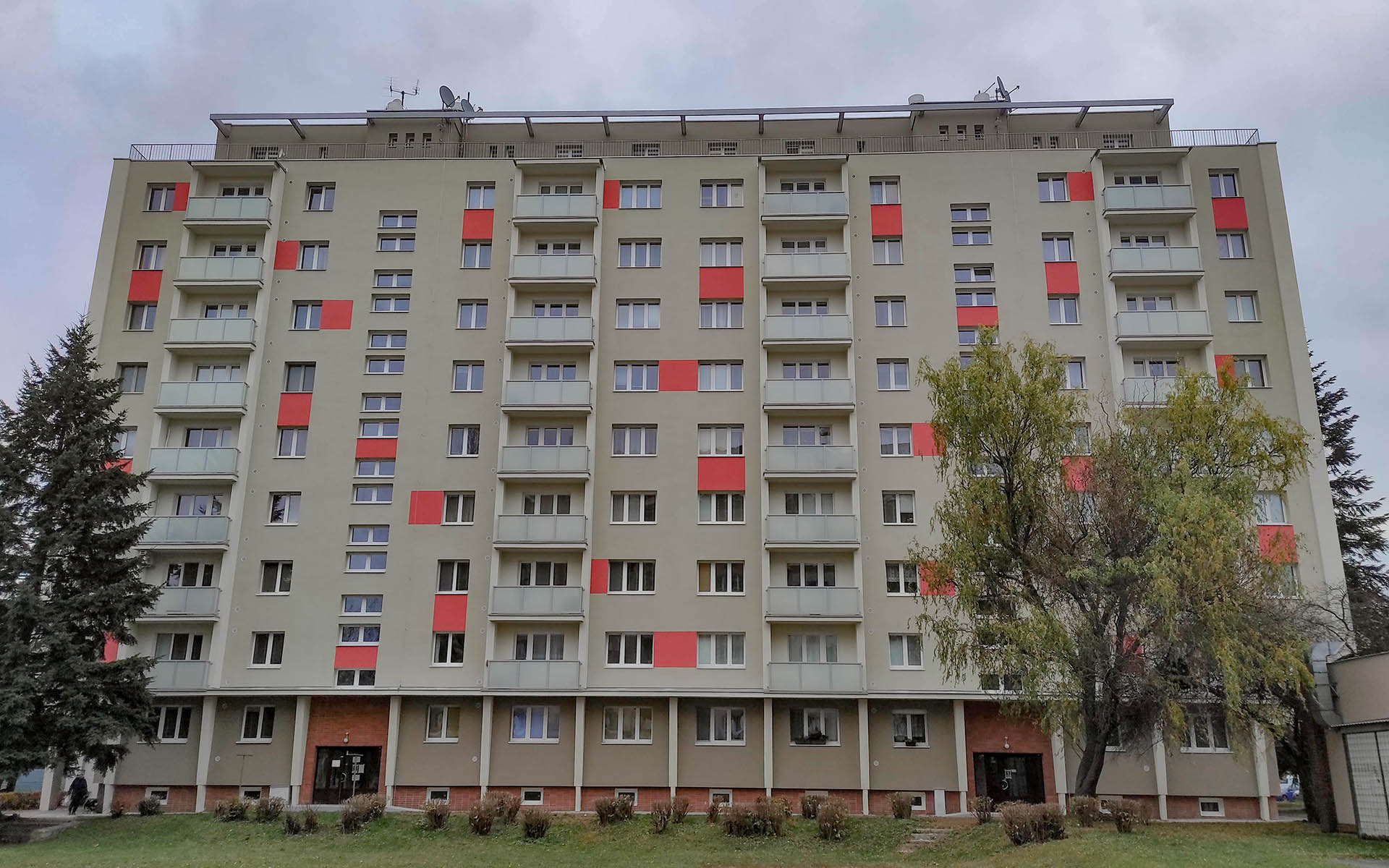 Hotová stavba - rekonstrukce od Fasády Šimek - bytový dům v Olomouci, ulice Kosmonautů