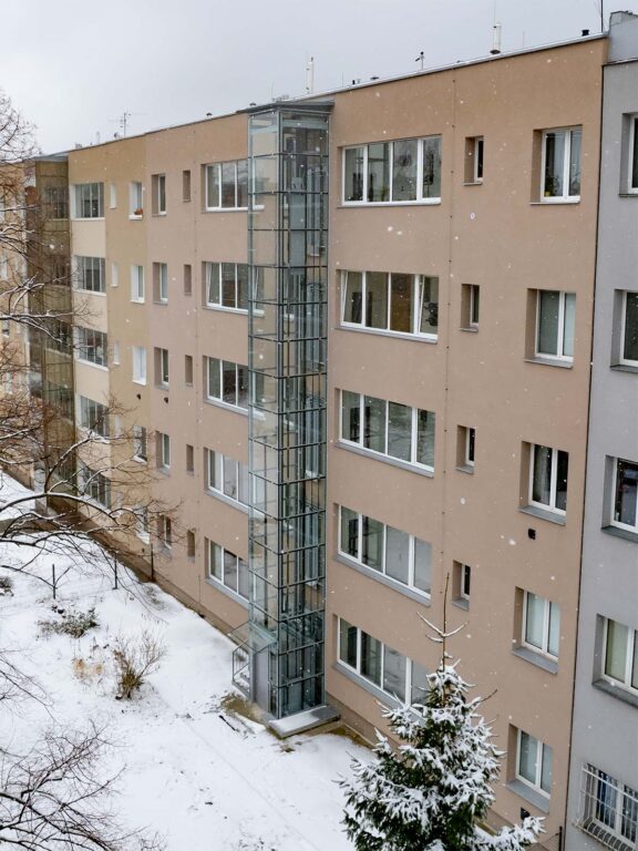 Dodávka a montáž nového výtahu - bytový dům Za Zelenou liškou, Praha