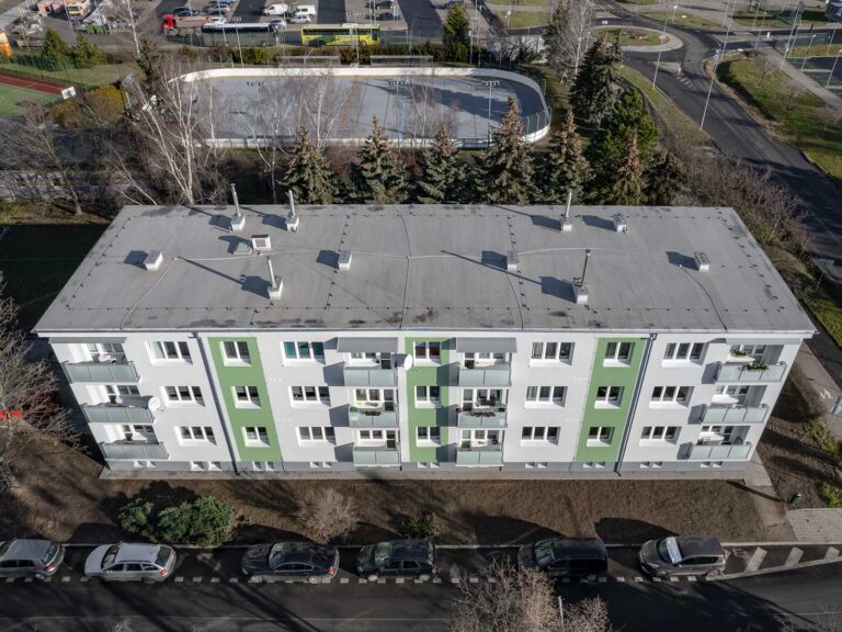 Revitalizace bytového domu a zateplení střechy - Chomutov, Tomáše ze Štítného - letecká pohled