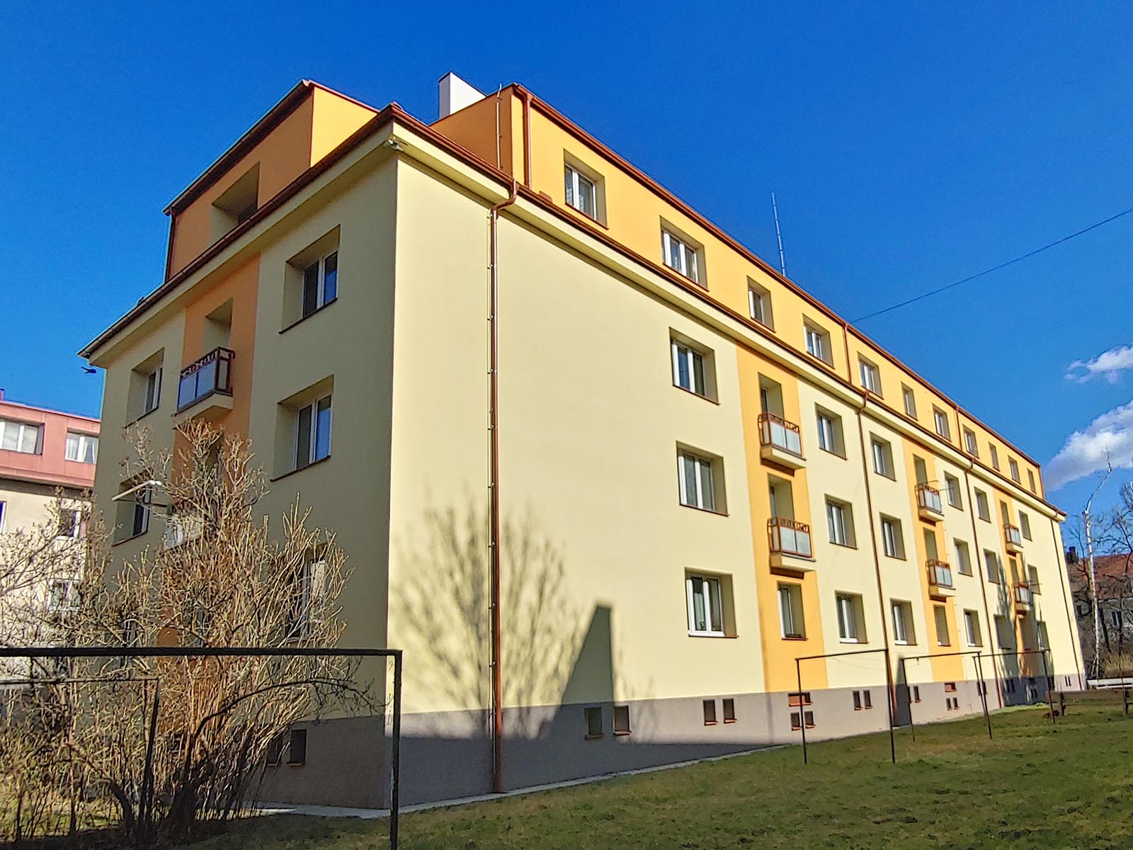 Rekonstrukce bytového domu v Praze, oprava balkonů