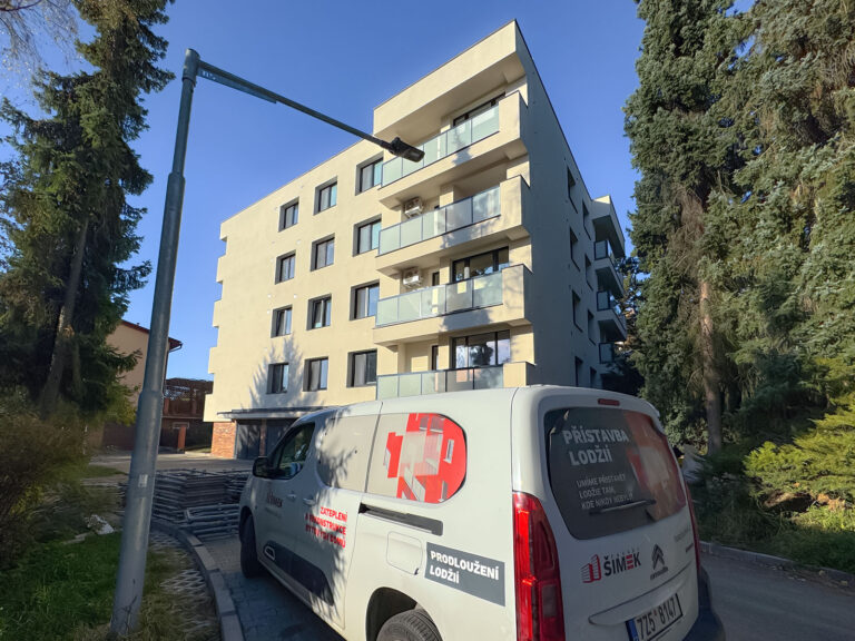 Zateplení bytového domu a rekonstrukce lodžií — reference 2025, Brno