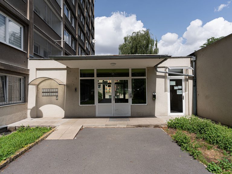 Šestajovická 488, Praha - zateplení fasády PŘED