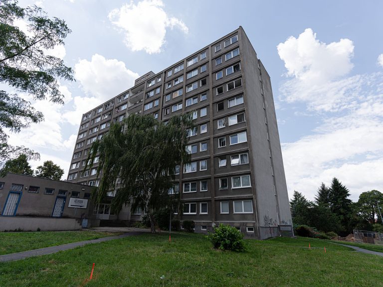 Šestajovická 488, Praha - zateplení fasády PŘED