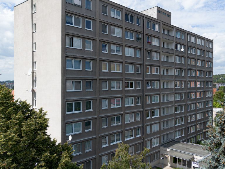 Šestajovická 488, Praha - zateplení fasády PŘED