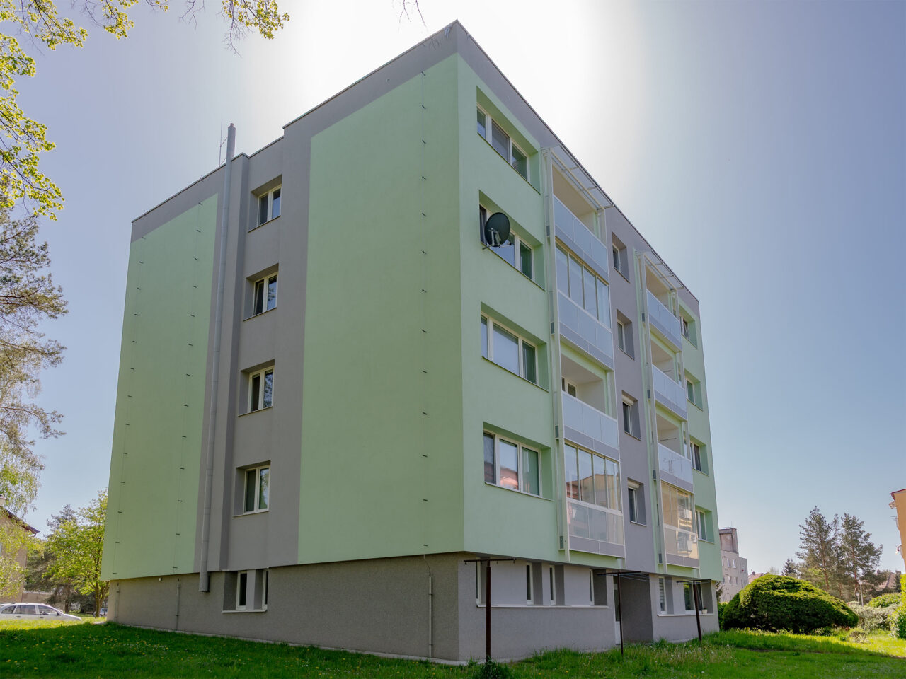 Realizované zateplení bytového domu a rekonstrukce lodžií, diagonální pohled