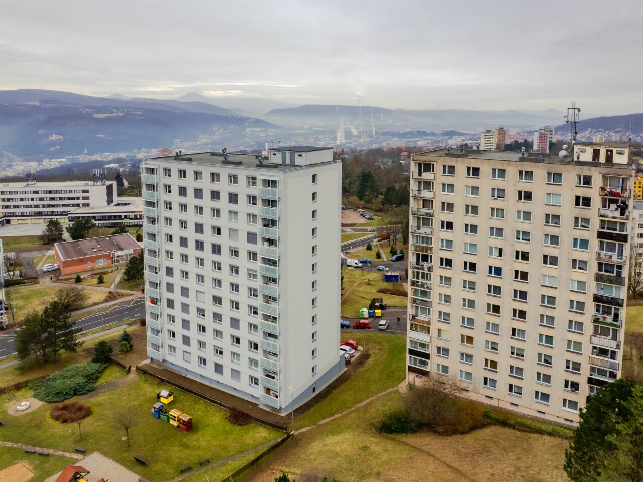 Panelový dům po revitalizaci vs před revitalizací, Ústí nad Labem