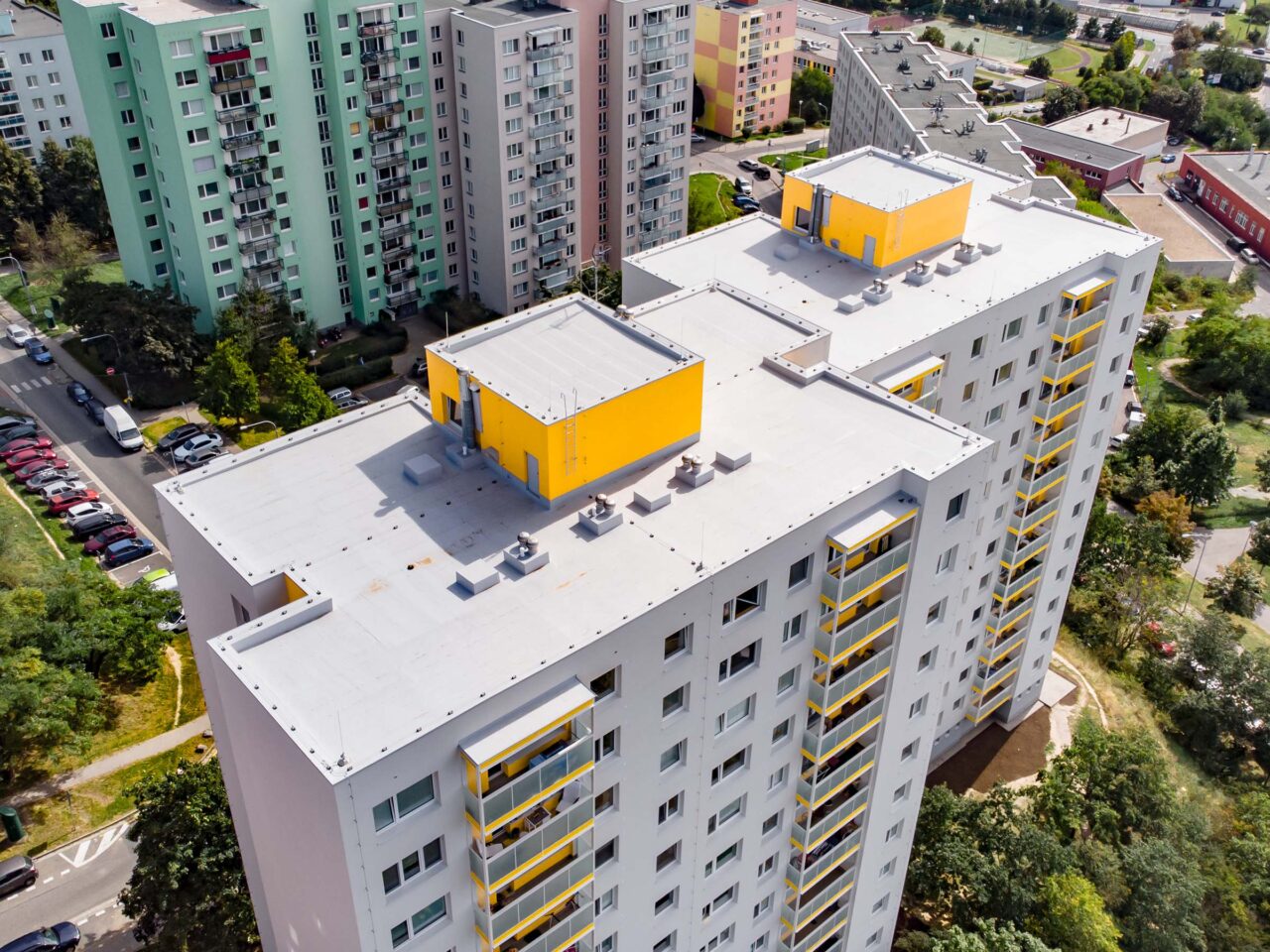 Zateplení ploché střechy v rámci rekonstrukce panelového domu v Brně