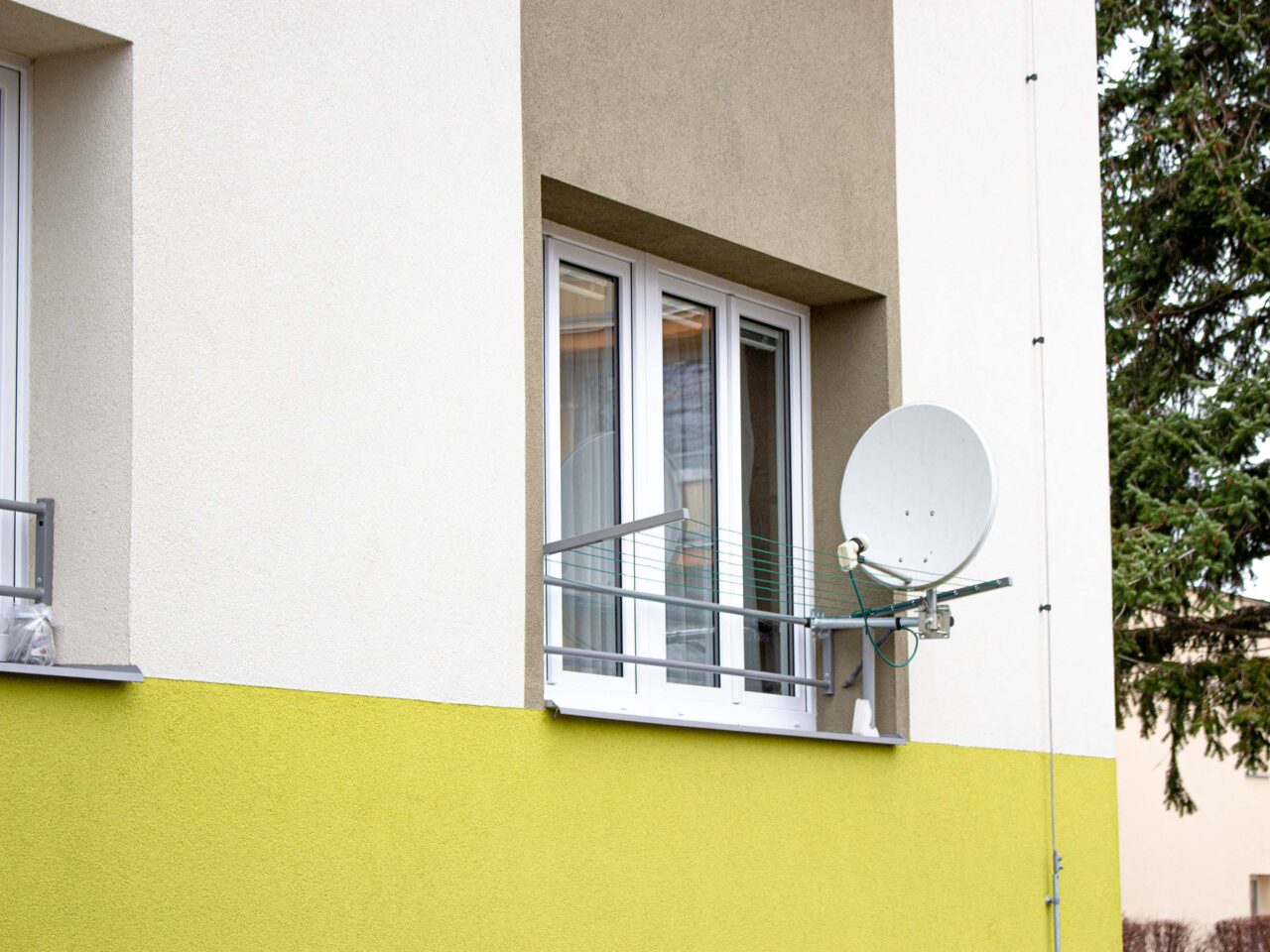 Nová okna v rámci revitalizace panelového domu