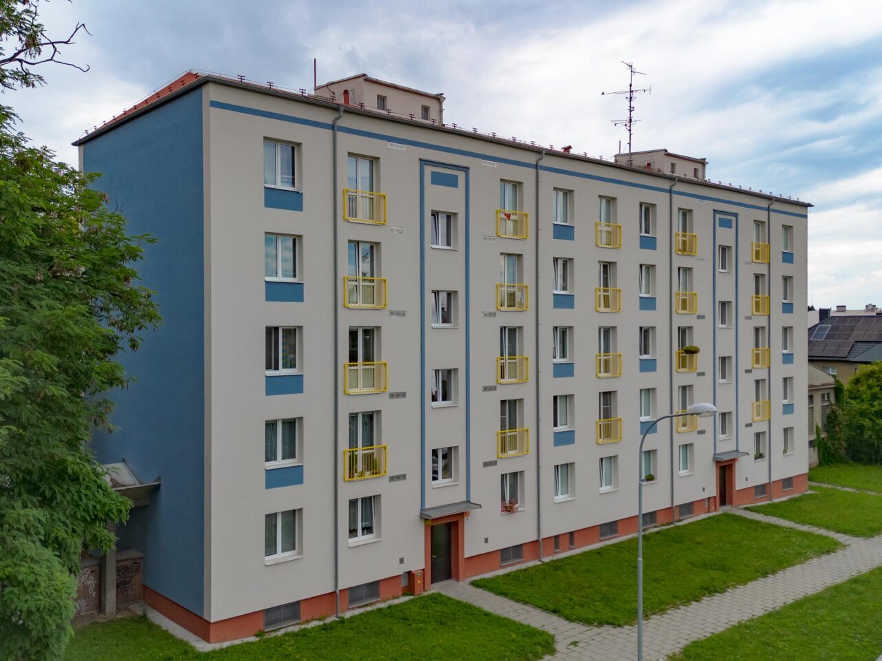 Zateplení obvodových zdí bytového domu v Olomouci, ulice Dvořákova