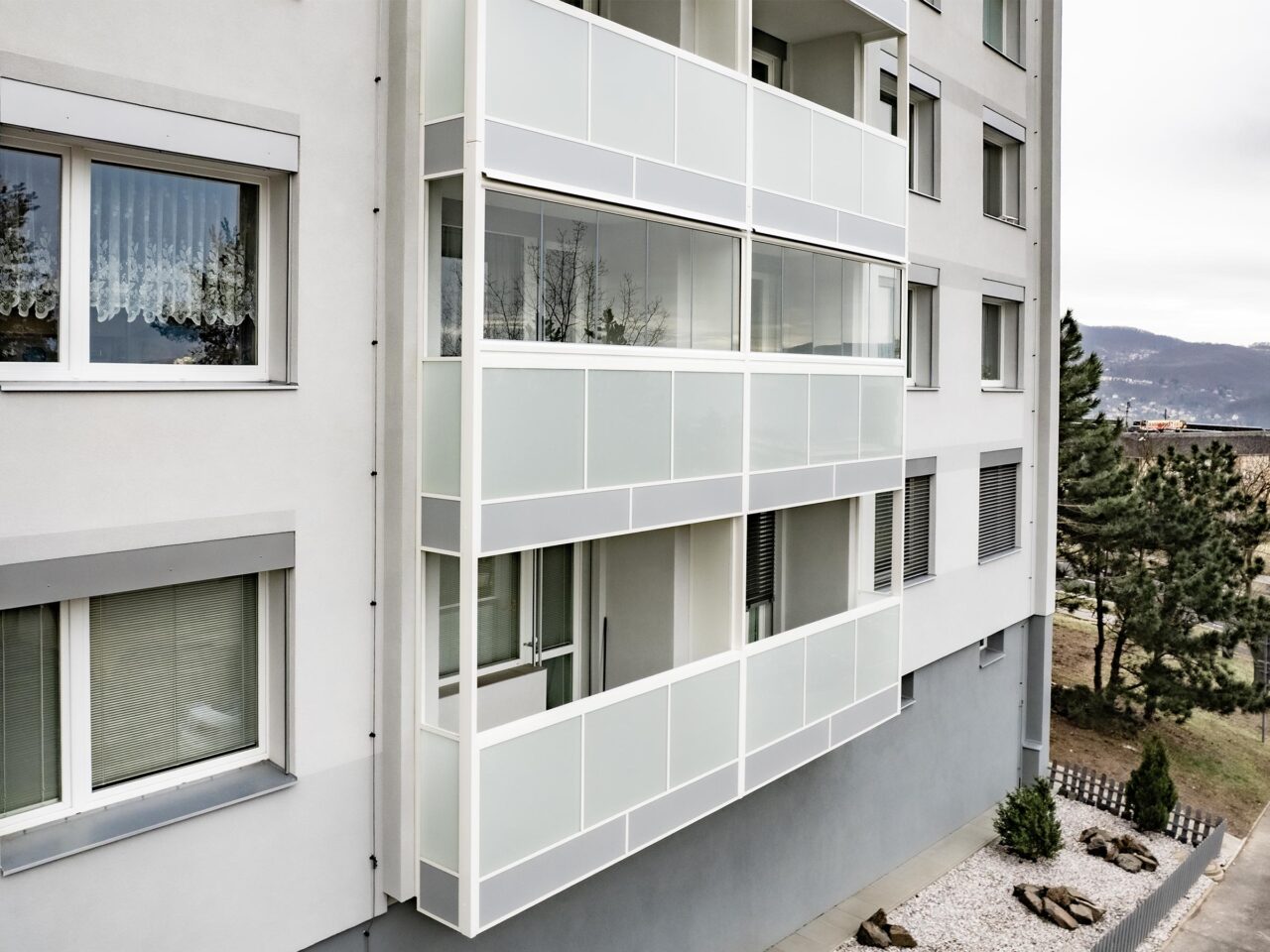 Systém pro prodloužení lodžií, montáž na panelový dům v Ústí nad Labem